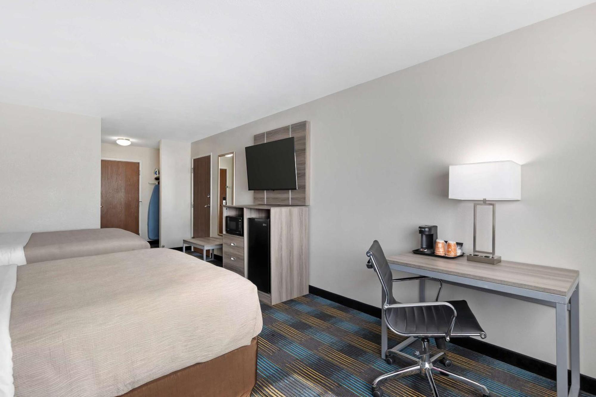 Quality Inn & Suites Fort Madison Near Hwy 61 Экстерьер фото