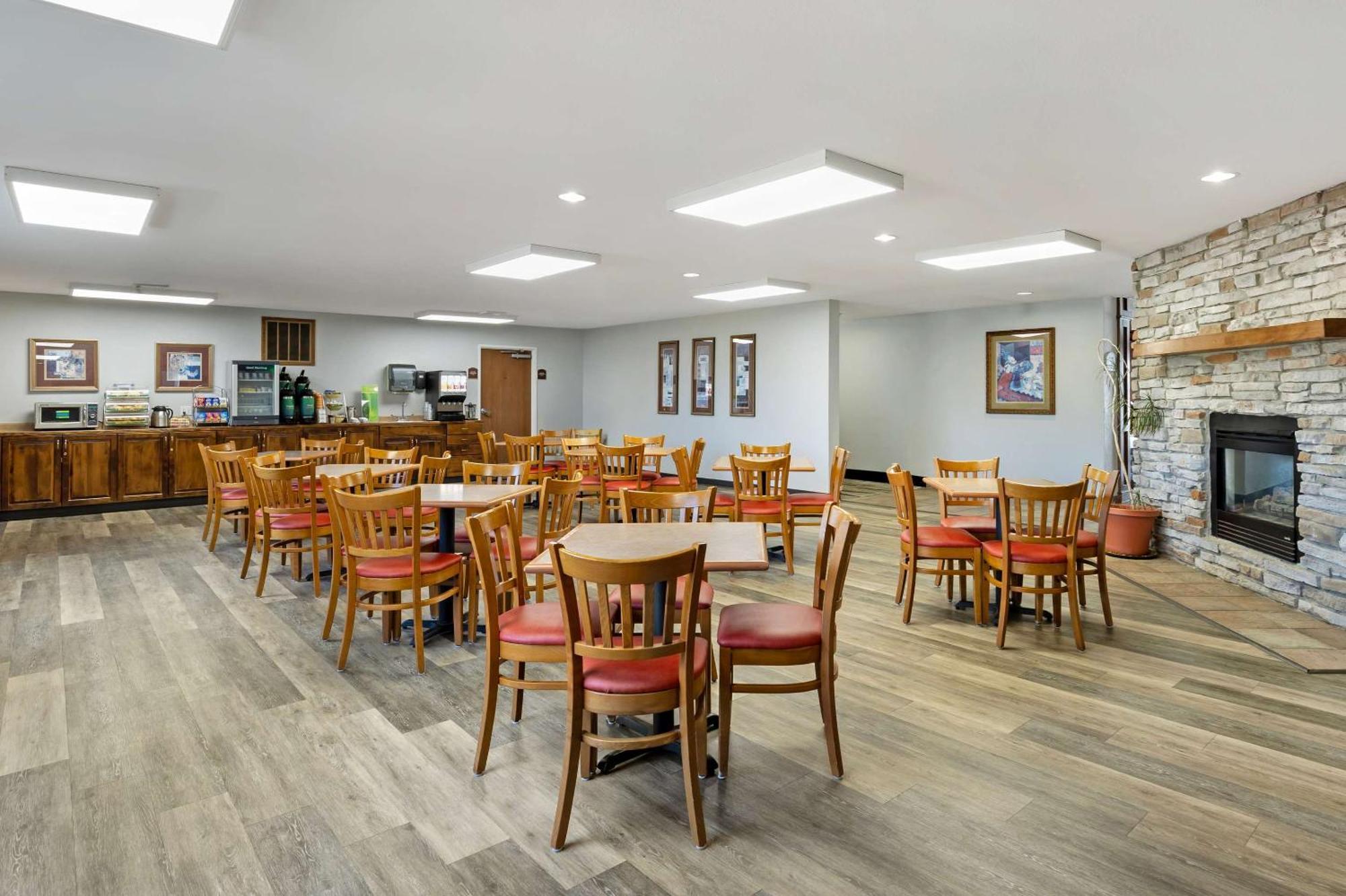 Quality Inn & Suites Fort Madison Near Hwy 61 Экстерьер фото