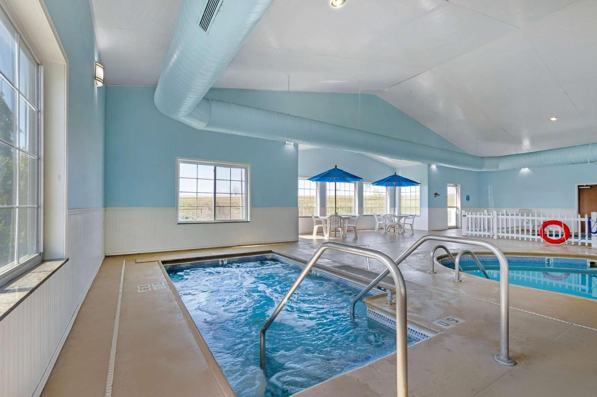 Quality Inn & Suites Fort Madison Near Hwy 61 Экстерьер фото