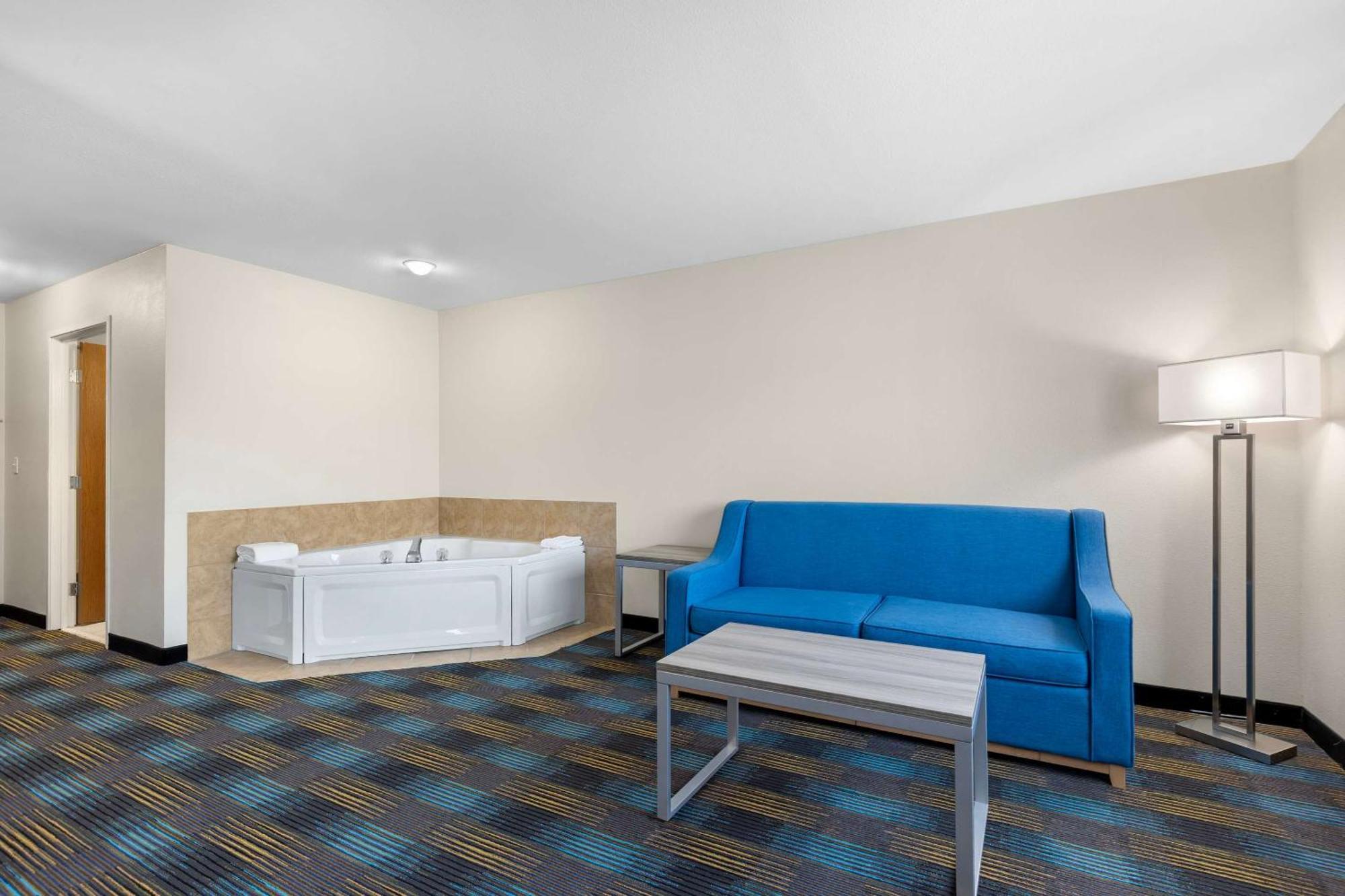 Quality Inn & Suites Fort Madison Near Hwy 61 Экстерьер фото